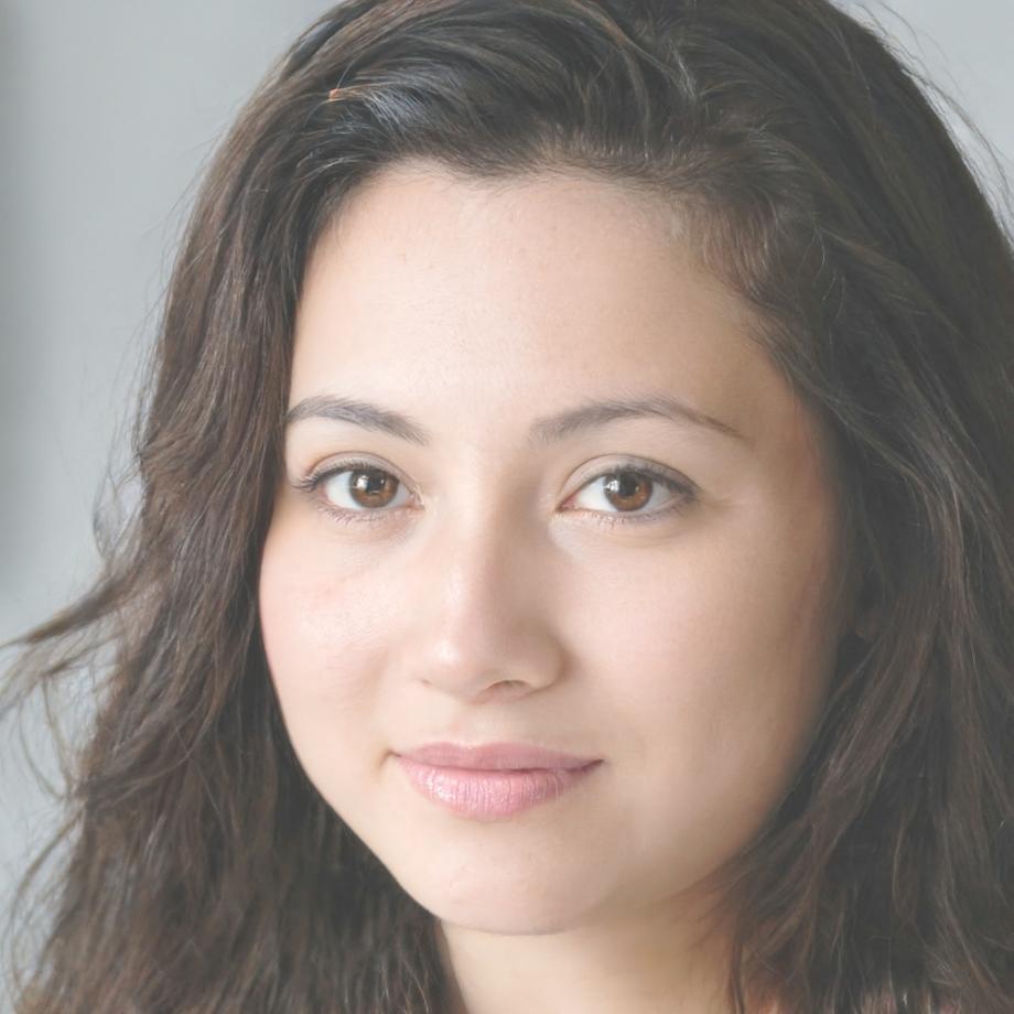 Program instructor specializing in service sector analysis